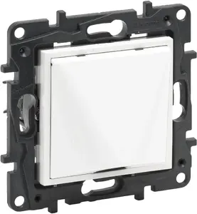 Вывод кабеля Niloe Step от Legrand модель 863129B белого цвета