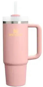 Ceļojumu krūze STANLEY Quencher H2.O FlowState 0.89L Peach Rose — izolēta dzeramā pudele ar hermētisku vāciņu