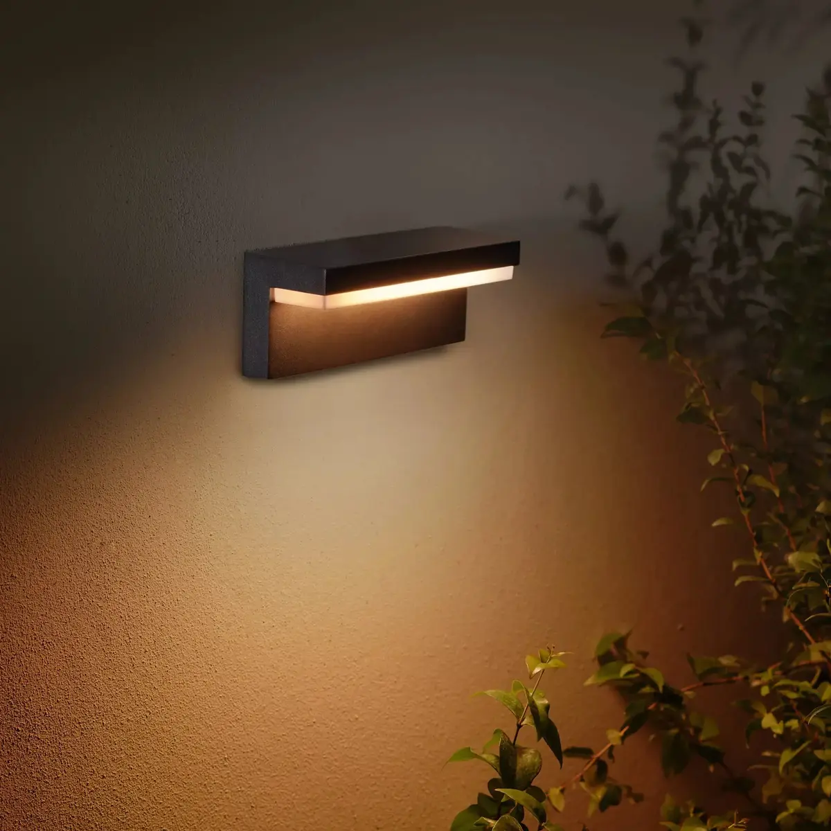 Умный уличный светильник Philips Hue Nyro | White and Colour Ambiance Photo 3