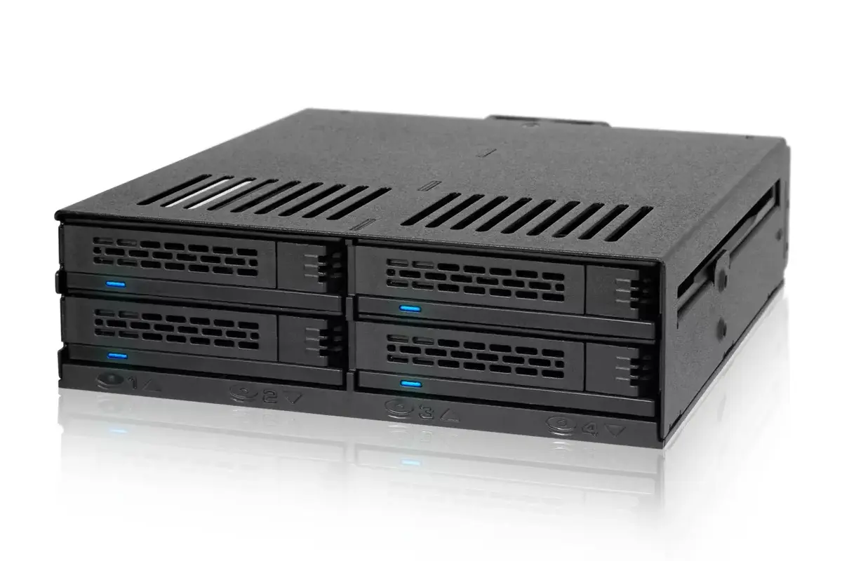 Дисковый массив Icy Dock MB324SP-B на 4 отсека Photo 2