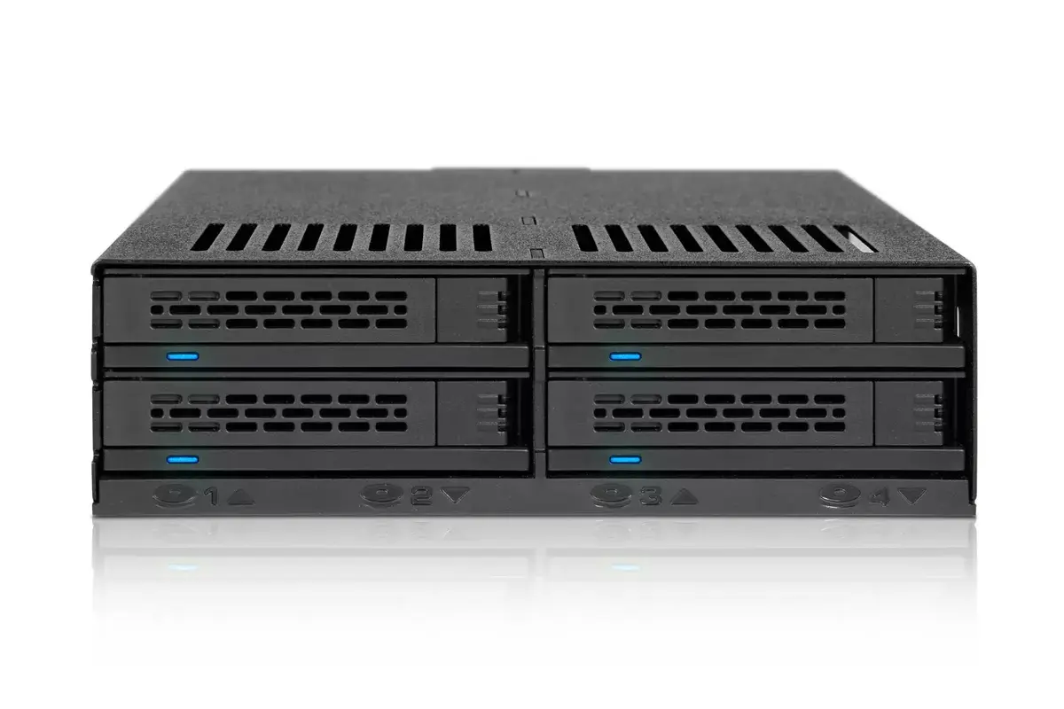 Дисковый массив Icy Dock MB324SP-B на 4 отсека Photo 3