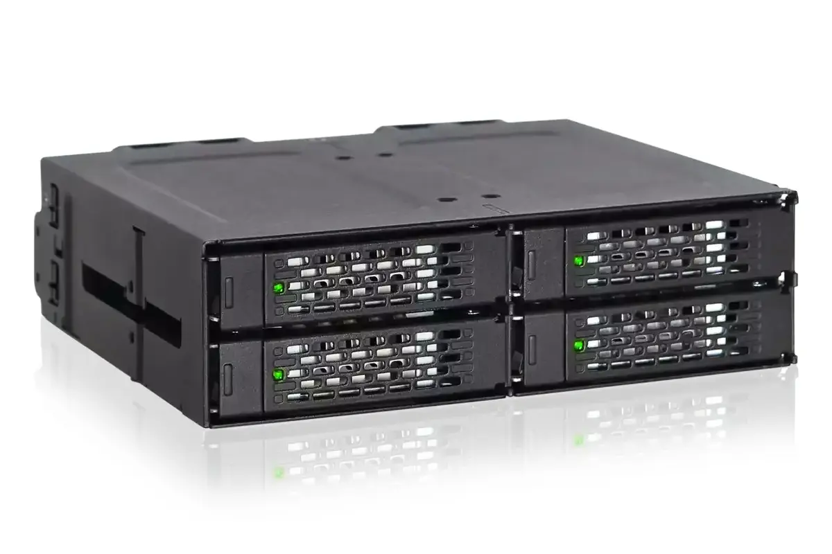 Панель для накопителей Icy Dock MB699VP-B Photo 3