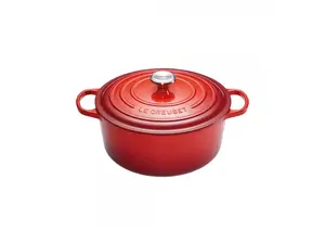 Le Creuset Signature Round Casserole Dish 24 cm Red