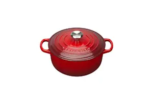 Le Creuset Signature Round Roasting Pan 2.4 L Cast Iron Cherry Red