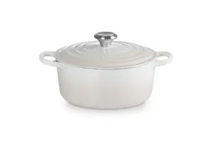 Le Creuset Signature Round Dutch Oven, 4.2 L, White