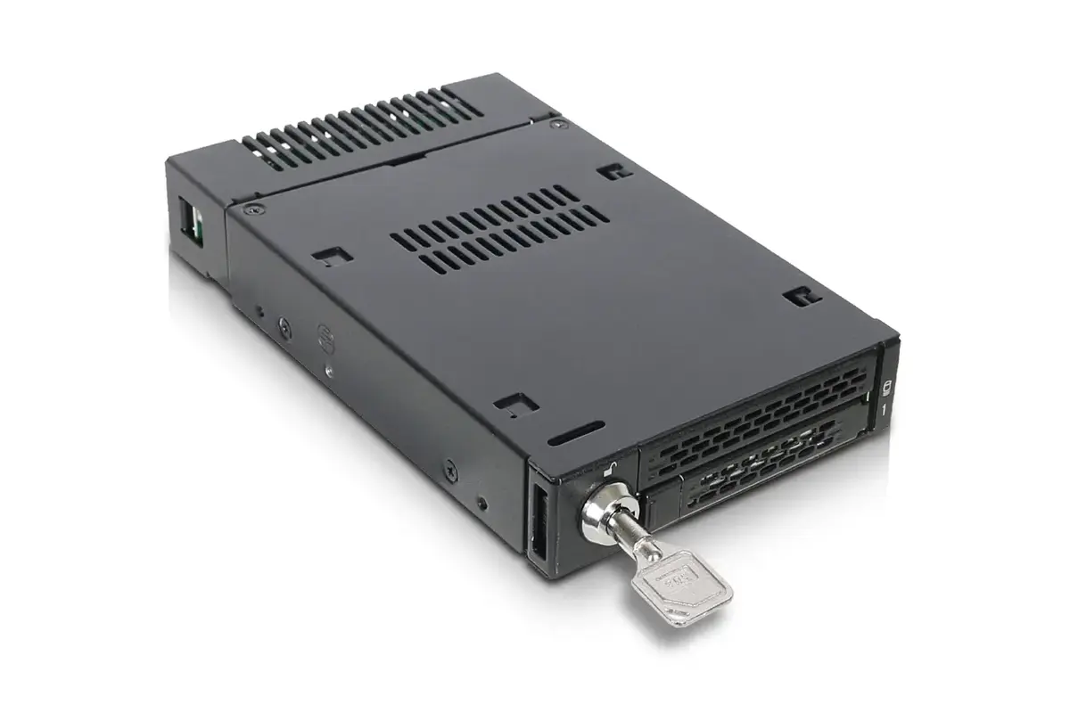 Icy Dock MB833M2K-B M.2 SAS SSD ietvars Photo 5