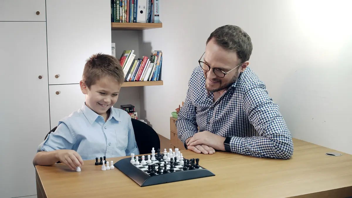 Millennium ChessGenius International Chess Set Photo 2
