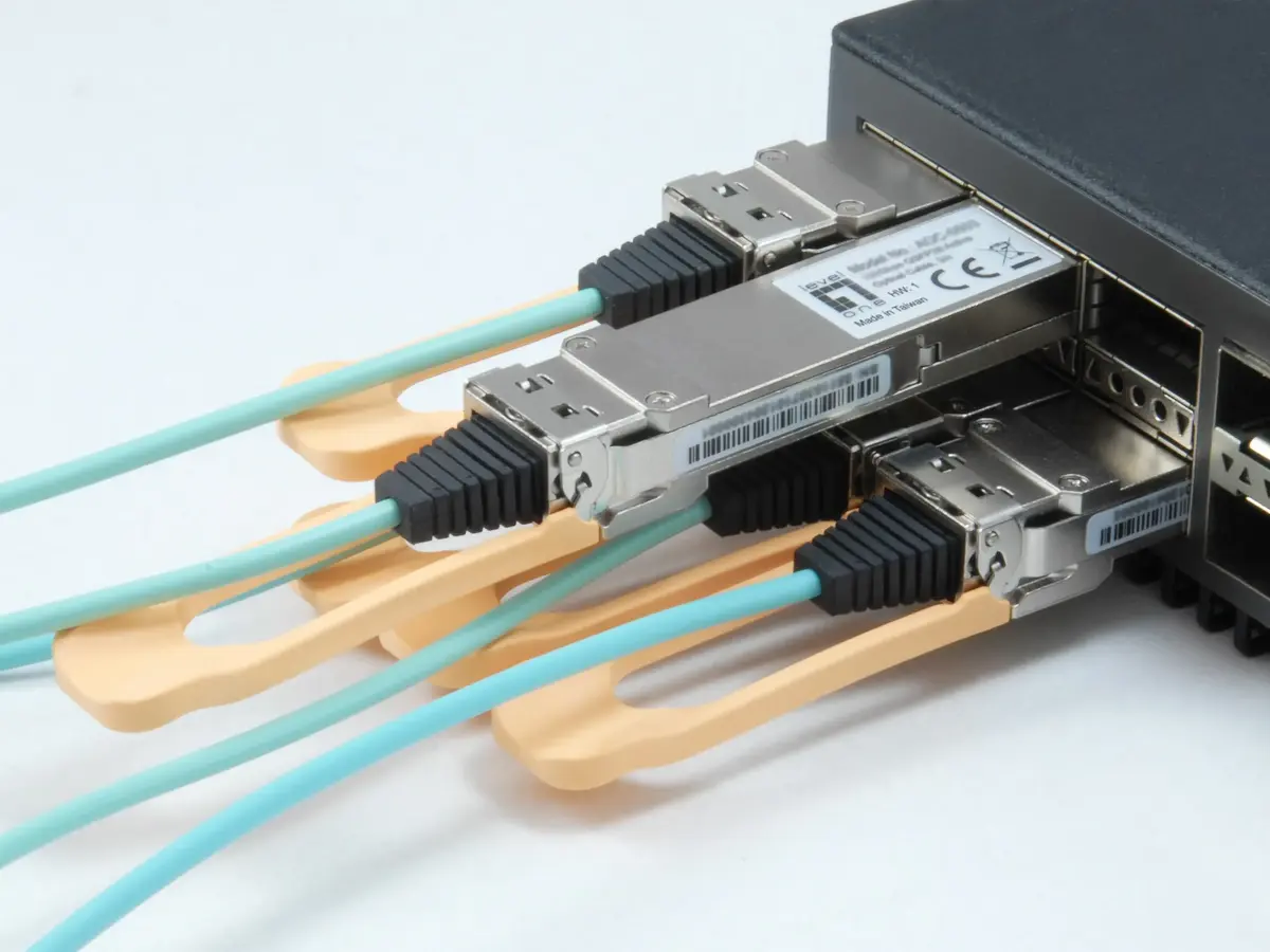Оптический трансивер LevelOne AOC-0503 QSFP28 Photo 3