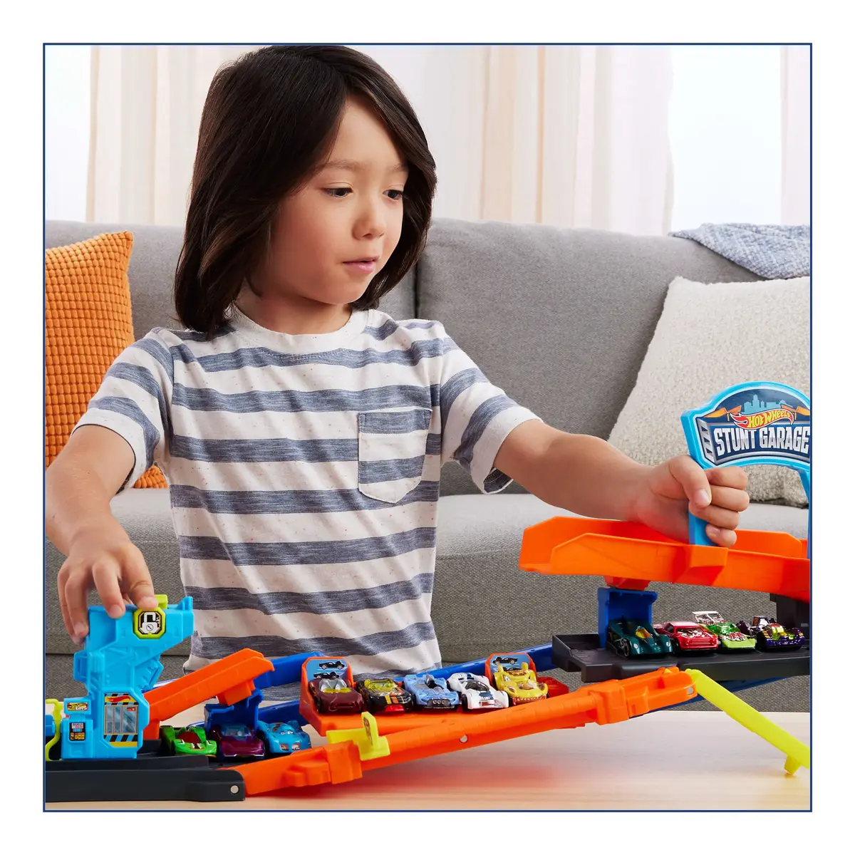 Игровой набор Hot Wheels City Transforming Stunt Garage Photo 2