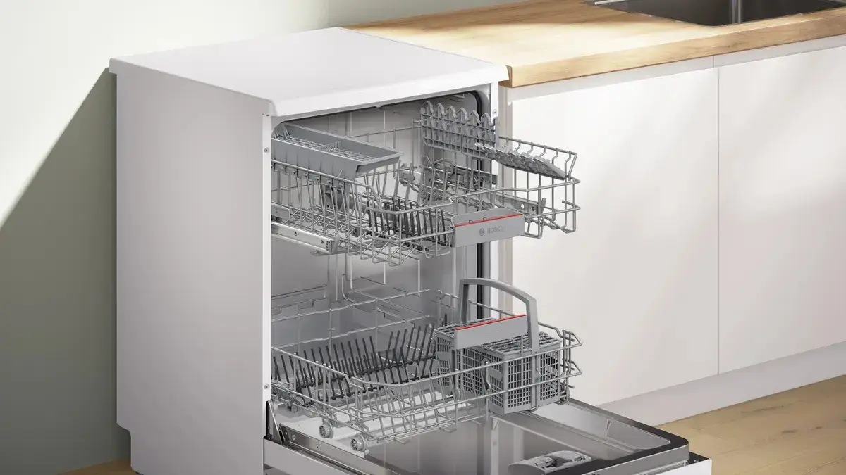 Bosch Serie 4 SMS4HTW16E Freestanding Dishwasher Photo 3
