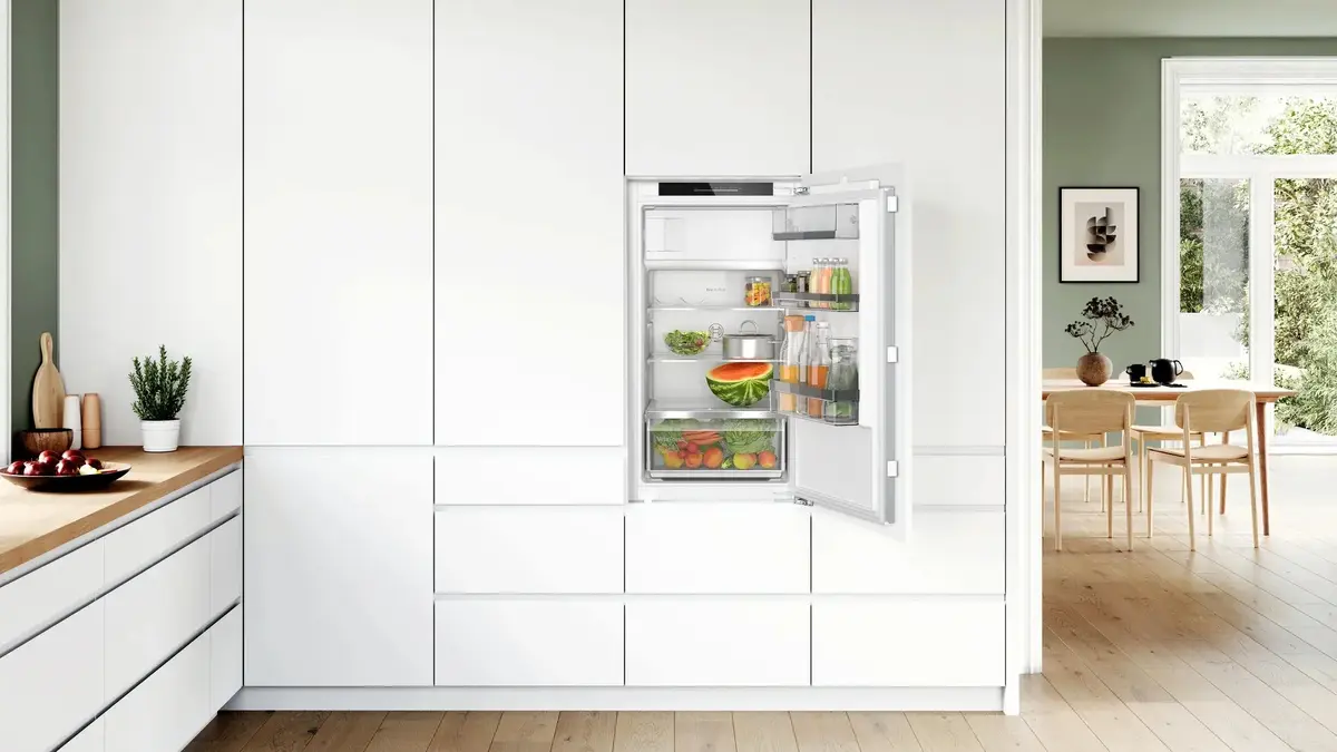 Bosch Serie 6 KIL32ADD1 Built-in Combi-Fridge Photo 2