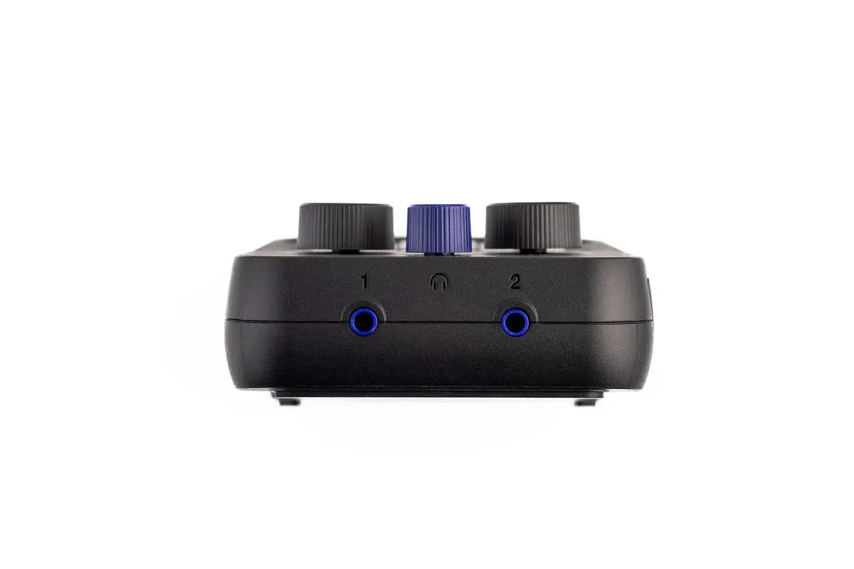 Zoom PodTrak P2 Podcast Recorder Photo 4