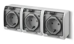 Тройная герметичная розетка Schuko ELEKTROPLAST с дымчатой крышкой, 16А, IP44, белая