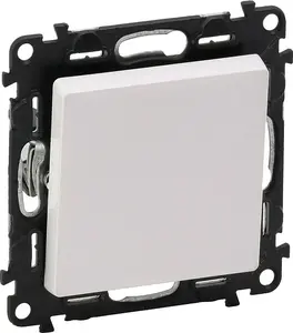 Legrand Valena Life Intermediate Switch 6A IP20 White