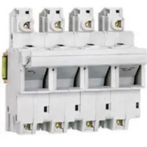 Цилиндрический предохранительный разъединитель Legrand 021605 3P+N 22x58 мм