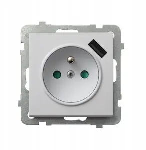 Одинарная розетка Ospel GP-1RZPUSB/m/75 с заземлением, защитными шторками и USB-зарядкой, матовый белый