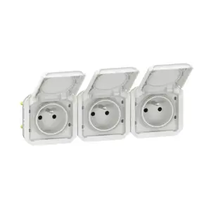 Розетка Legrand 069644L Plexo 55 тройная горизонтальная 16А 250В белая