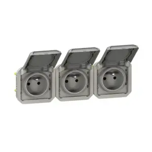 Розетка Legrand Plexo 069564L горизонтальная тройная 16А 250В переменного тока серая
