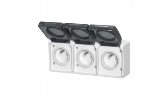 Düwi Aqua Plus Triple Surface-Mounted Socket with Grounding and Smoke Cover IP44 White