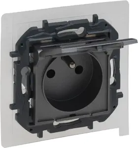 Розетка Legrand Niloe Step 2P+E IP44 с защитными шторками и автоматическими зажимами, стальной цвет