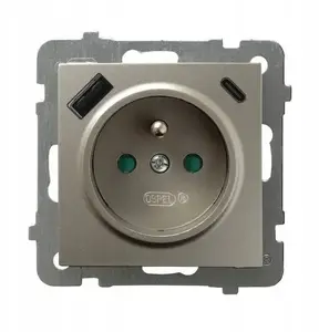 Ospel AS Single Socket with Earthing, Current Path Shutters and USB A+C Charger, Satin Light
