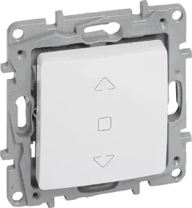 Выключатель для рольставней Legrand Niloe Selection 10AX Photo 1