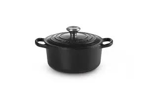 Чугунная кастрюля Le Creuset Signature круглая 1.8 л черная