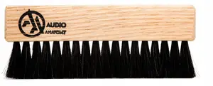 Щетка для виниловых пластинок Wet Brush с ручкой из дуба и щетиной из козьего волоса