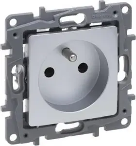 Legrand Niloe Selection 2P+E Socket 16A 250V, Screw Terminals, Aluminium