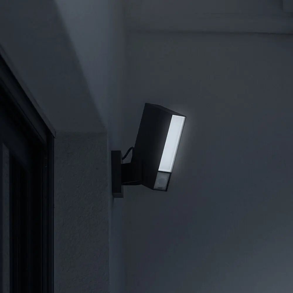 Netatmo NOF Smart Outdoor Wall Light with Camera Photo 4