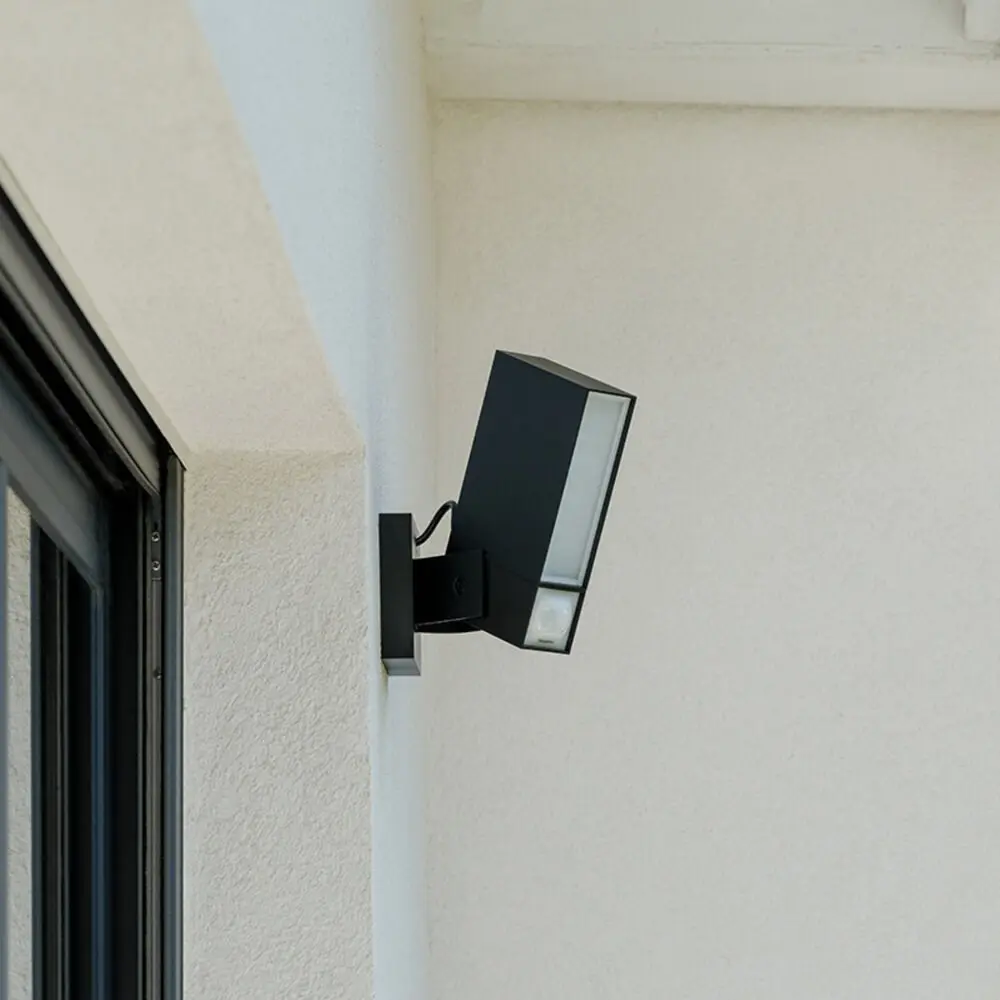 Netatmo NOF Smart Outdoor Wall Light with Camera Photo 5
