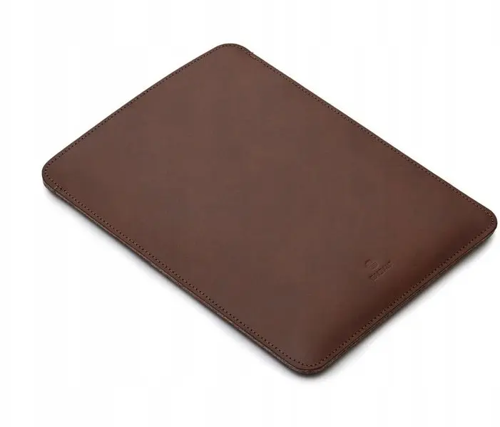 Baltan aizsargmaciņa MacBook Air 13.6