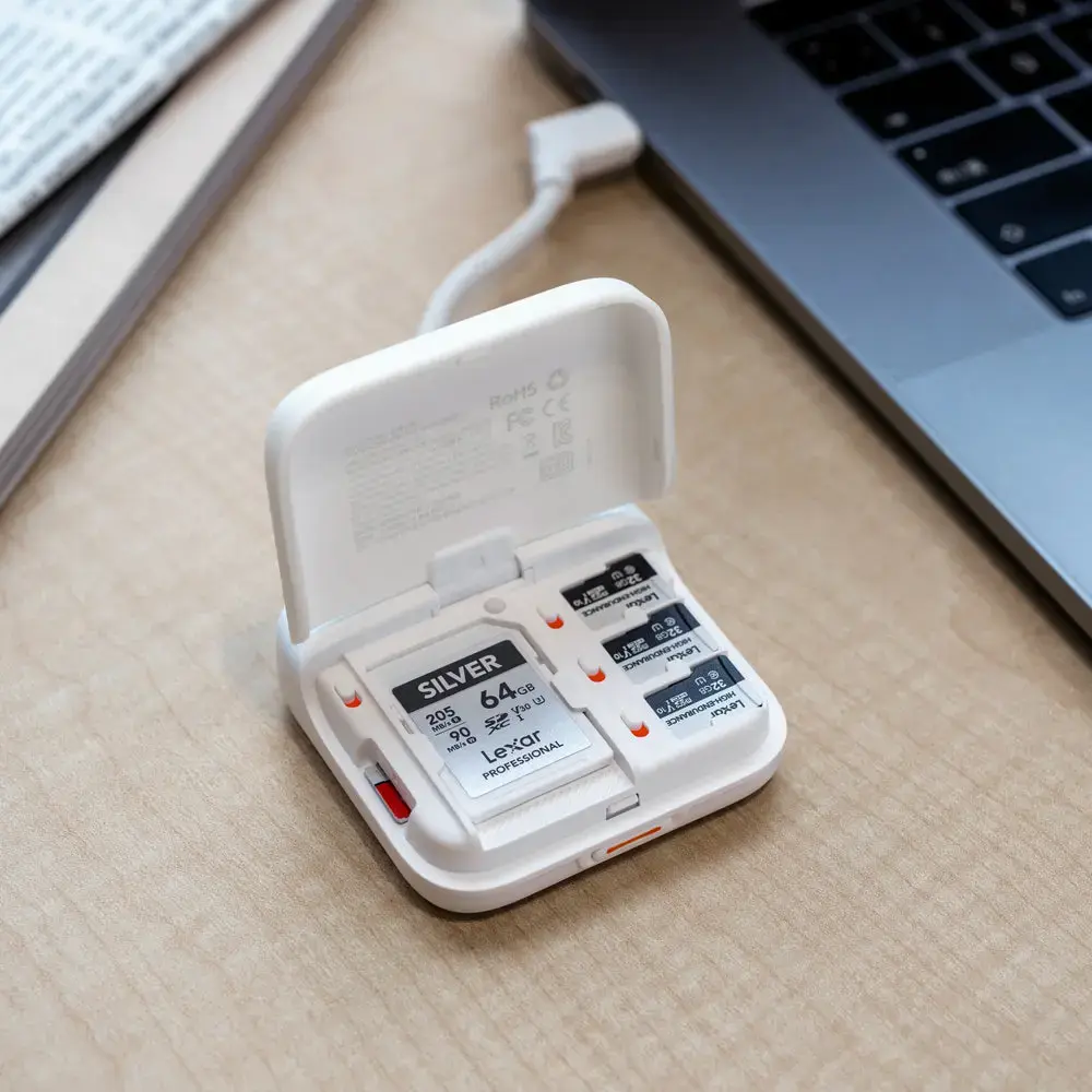 PGYTECH CreateMate SD and MicroSD Card Reader Photo 2