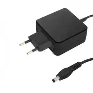 Qoltec Universal Power Adapter 15W 5V 3A with 7 Interchangeable Plugs