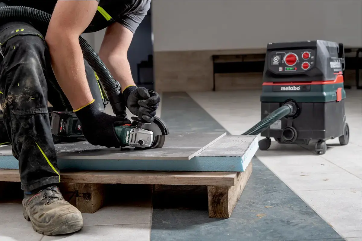 Аккумуляторная угловая шлифмашина Metabo W 18 L 9-125 Photo 8