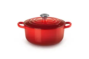 Le Creuset Signature Round Cast Iron Casserole 3.3 L Red