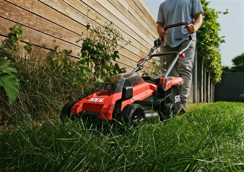Аккумуляторная газонокосилка Skil Red GM1E0130BA Photo 3