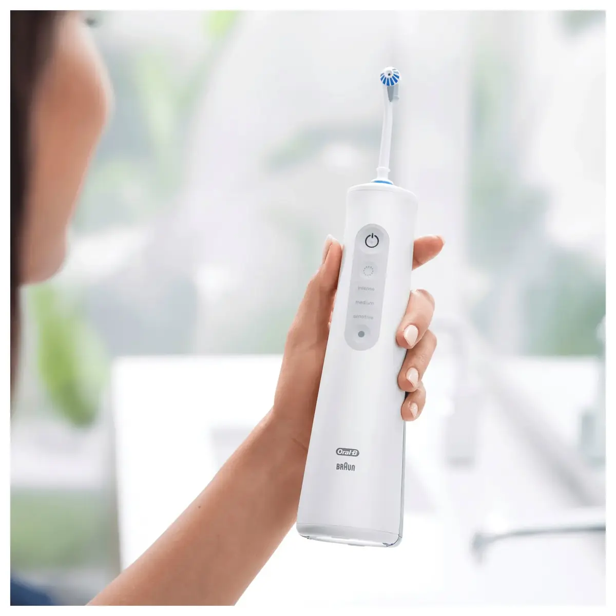 Беспроводной ирригатор Oral-B AquaCare 6 Pro-Expert Photo 3