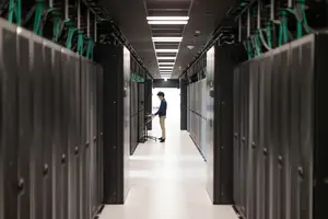 Управляемый коммутатор HPE Aruba Networking CX 6200M 24G 4SFP+ с 24 портами Gigabit Ethernet и поддержкой 10G
