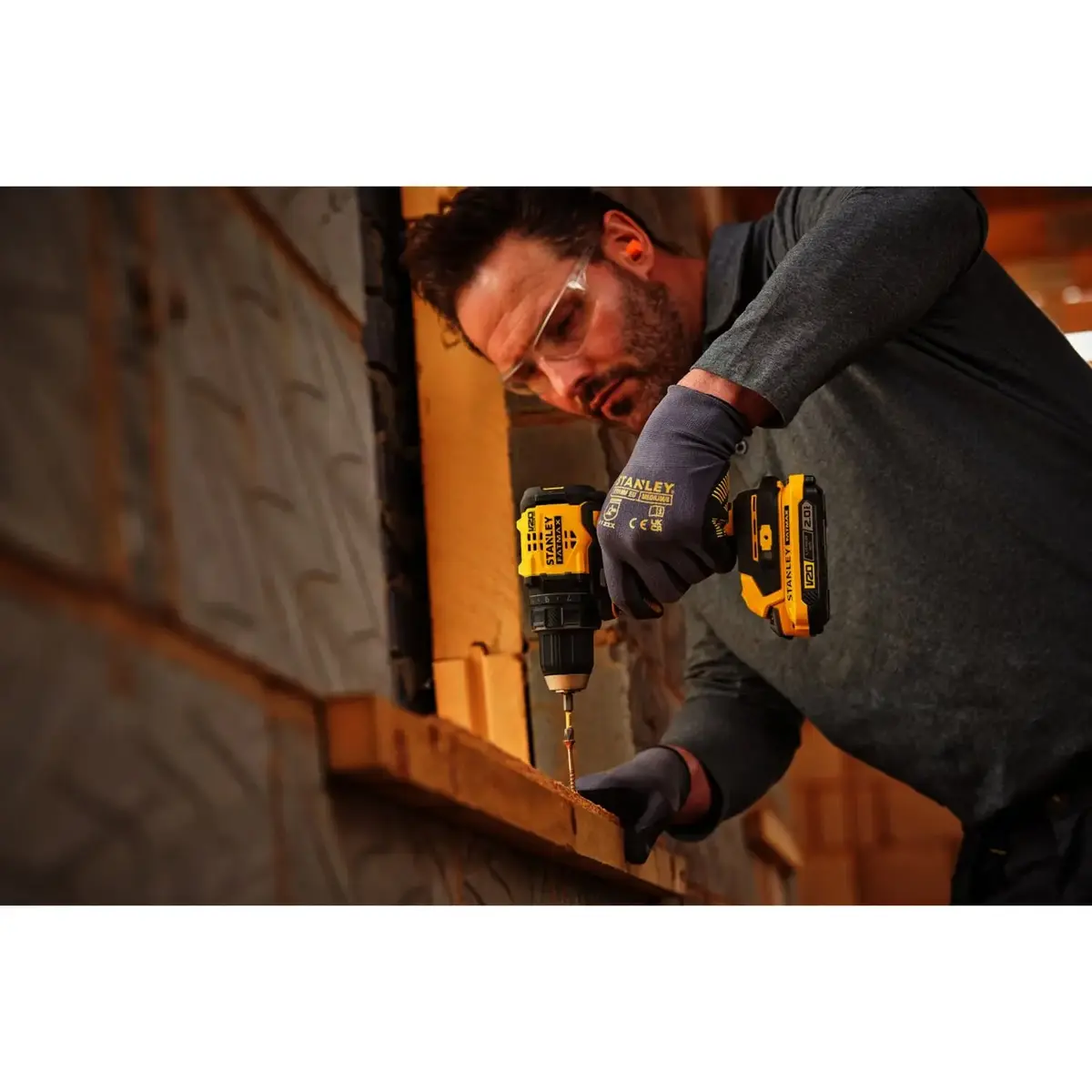Stanley SFMCD714D1T-QW Cordless Drill/Driver Photo 5