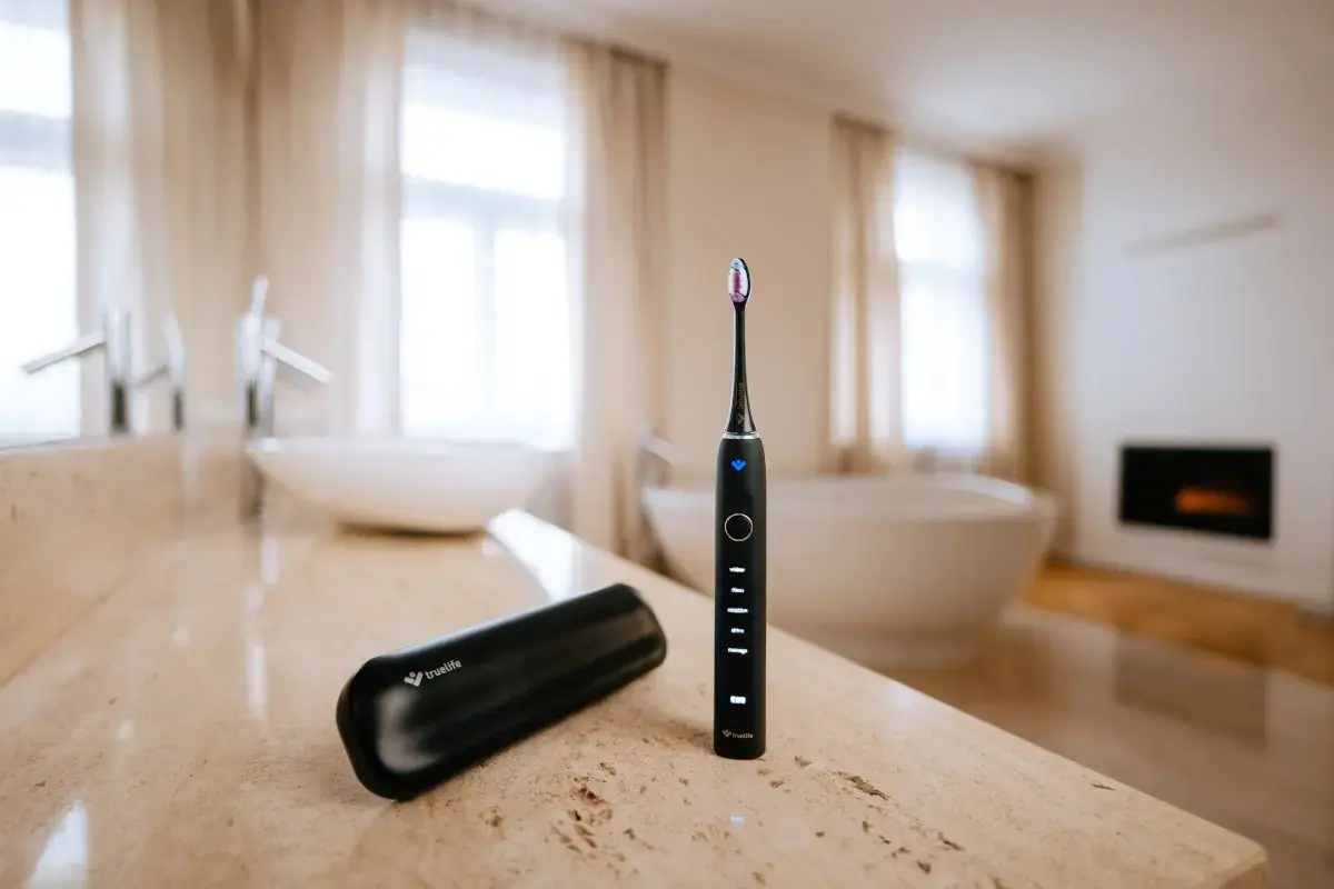 Звуковая зубная щетка TrueLife SonicBrush Clean70 UV Photo 5