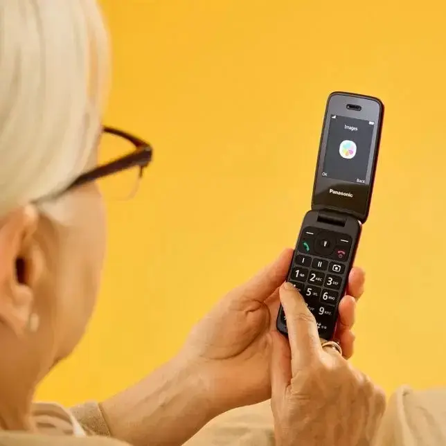 Panasonic KX-TU410EXB Mobile Phone Photo 3