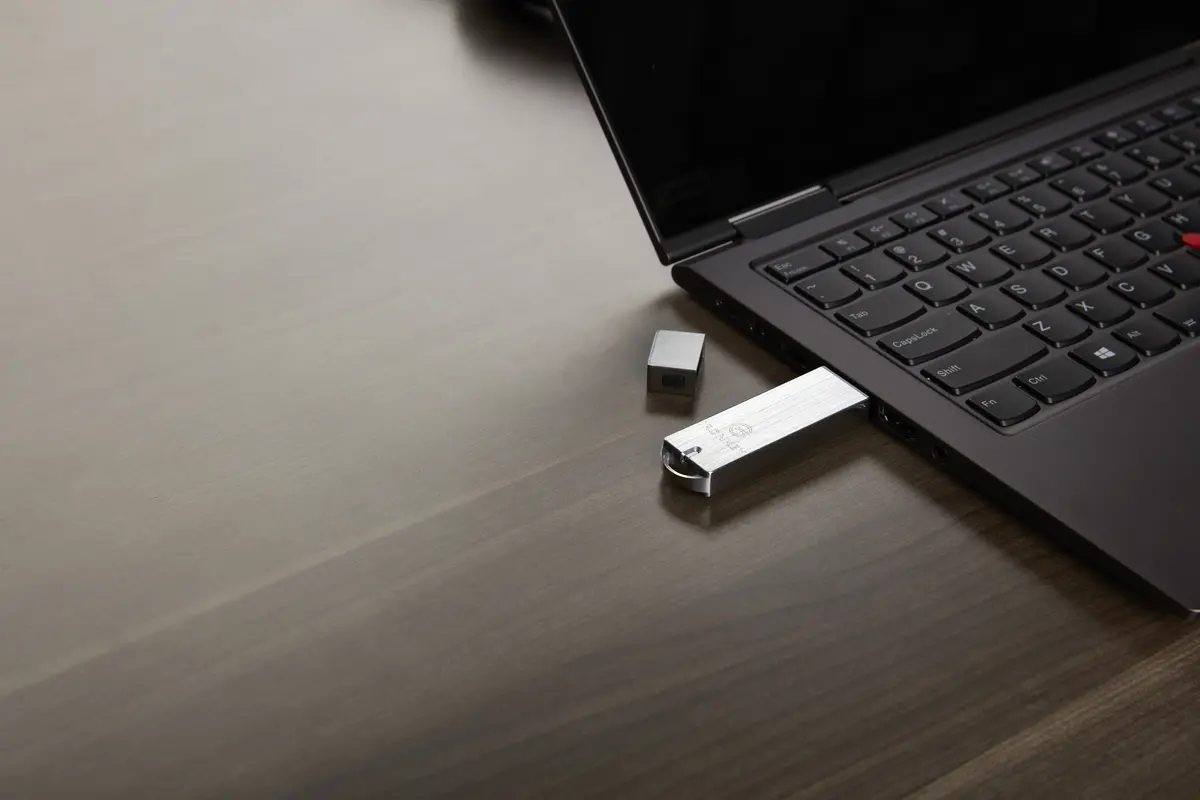 Kingston Technology IronKey S1000 USB flash drive IKS1000B/64GB Photo 9