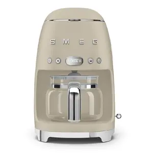 Капельная кофеварка Smeg DCF02MLMEU полуавтоматическая с резервуаром для воды 1.4 л, емкостью на 10 чашек, LED-дисплеем и мощностью 1050 Вт, бежевая