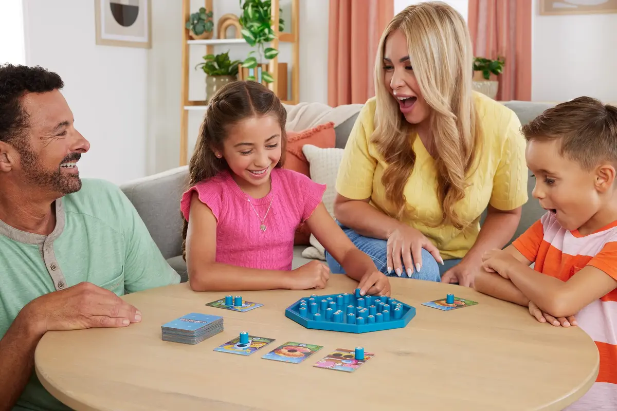Mattel Deep Sea Diamond Dive Family Board Game Photo 2