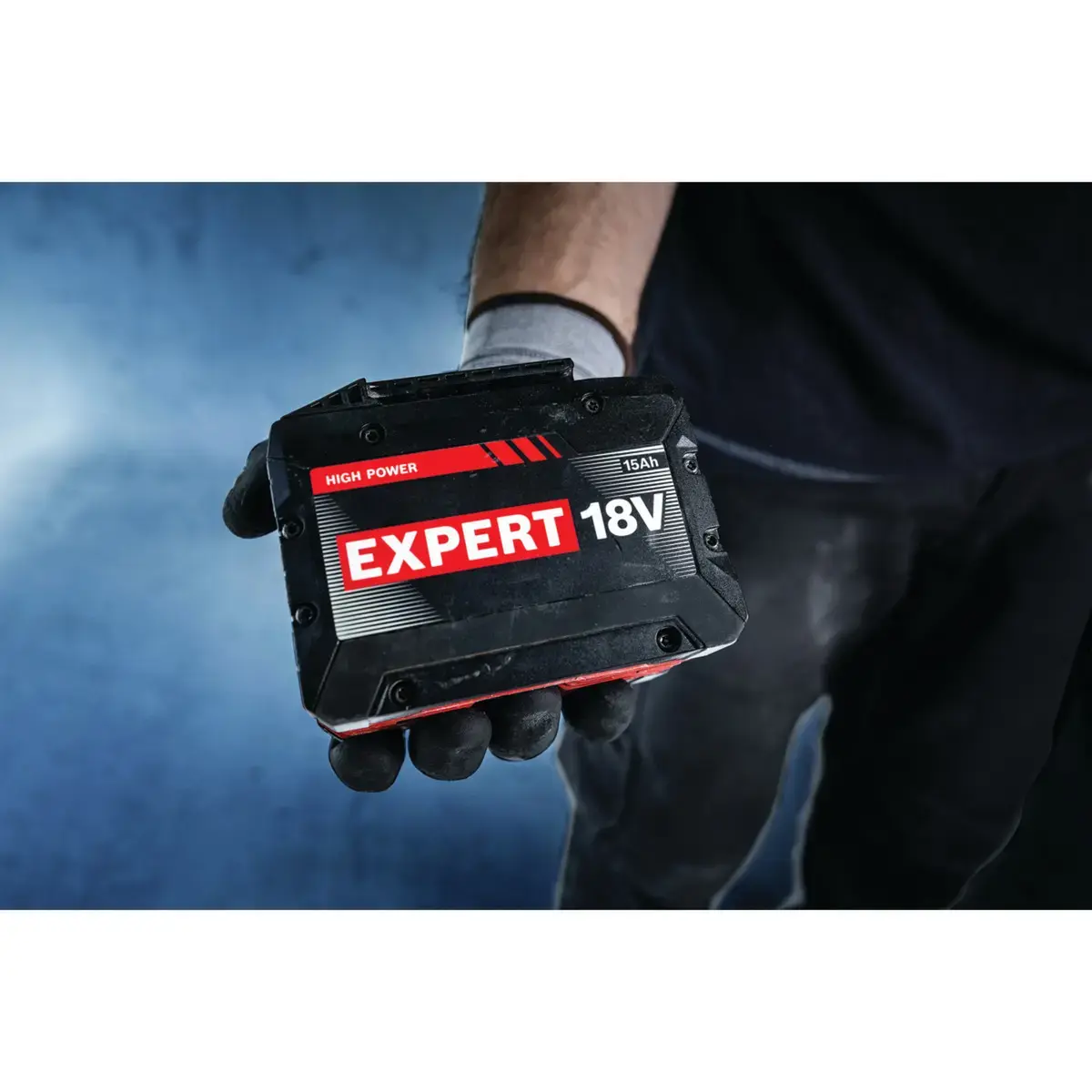 Bosch EXPERT 18V Starter Set 2x 15Ah Batteries and Charger Photo 3