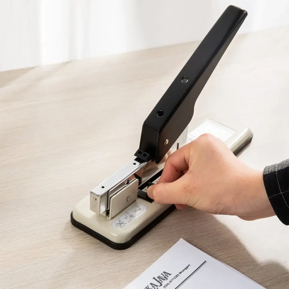 DELI E0394 Heavy Duty Stapler Photo 7