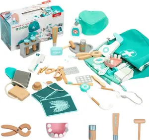 Игровой набор LEANToys Маленький доктор и стоматолог, 20 предметов, дерево, с аптечкой и фартуком