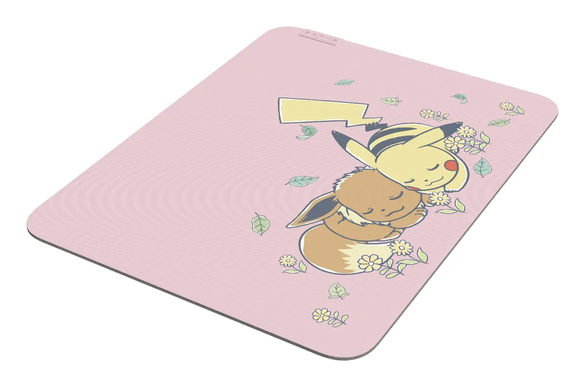Razer Gigantus V2 Pikachu & Eevee Edition Gaming Mouse Pad Photo 4