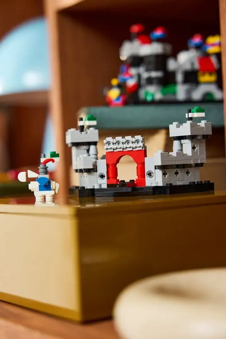 LEGO Mini Knight's Castle 40775 Set Photo 8
